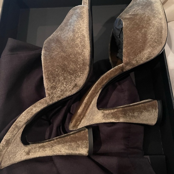 NIB YSL Saint Laurent dove grey velour heels size 36 - Picture 7 of 10